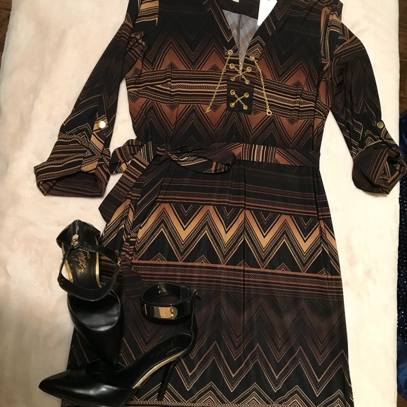 🎊SOLD🎊 Emma Michelle Dress - Picture 4 of 4